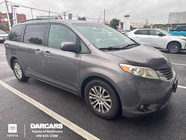 2017 Toyota Sienna XLE FWD photo