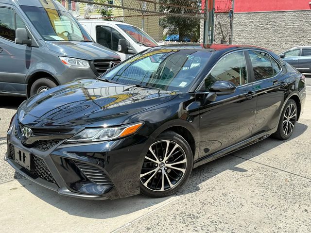 2018 Toyota Camry SE FWD photo