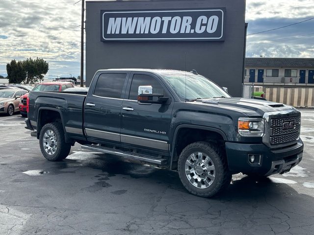 2018 GMC Sierra 2500HD Denali 4WD photo