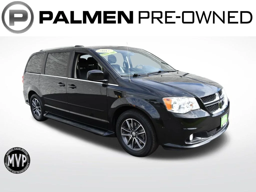 2017 Dodge Grand Caravan SXT FWD photo