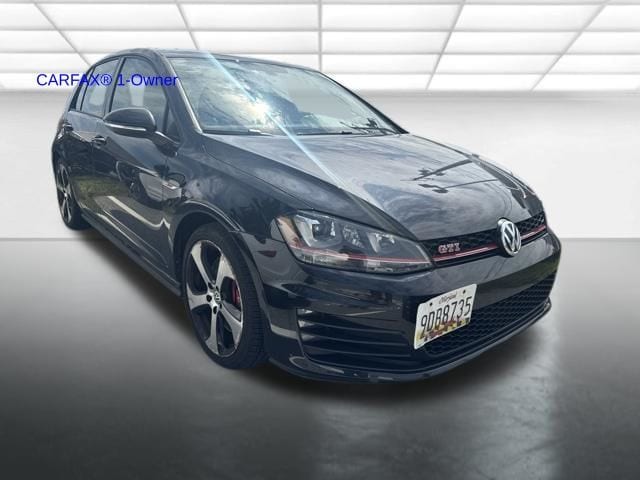 2017 Volkswagen Golf GTI SE FWD photo
