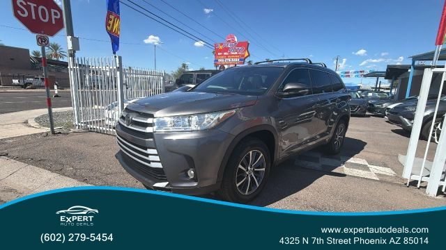2017 Toyota Highlander XLE FWD photo