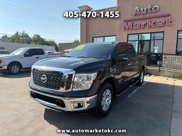 2017 Nissan Titan SV 4WD photo