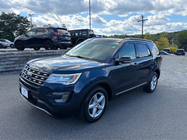 2017 Ford Explorer XLT 4WD photo