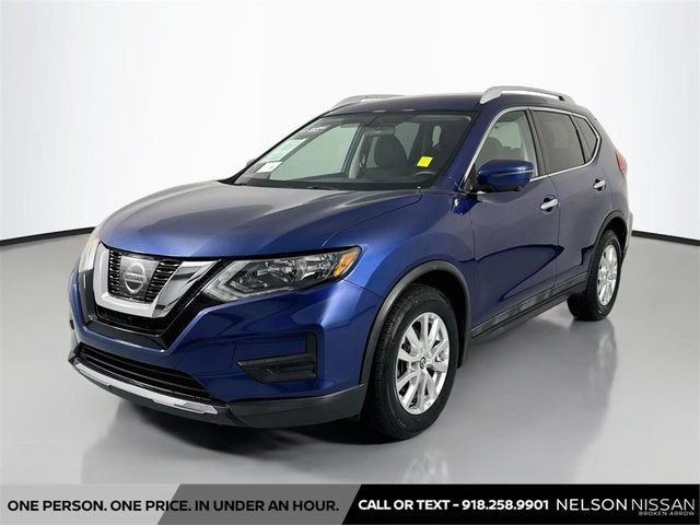 2017 Nissan Rogue SV FWD photo