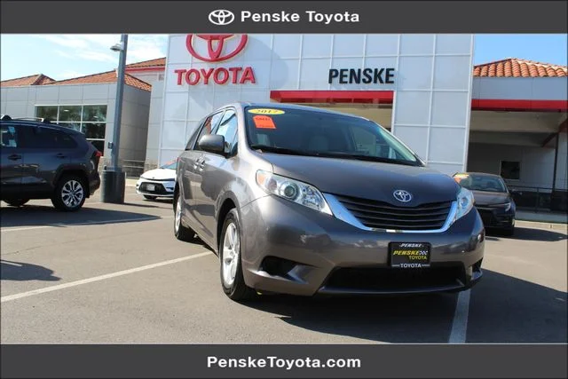 2017 Toyota Sienna LE FWD photo