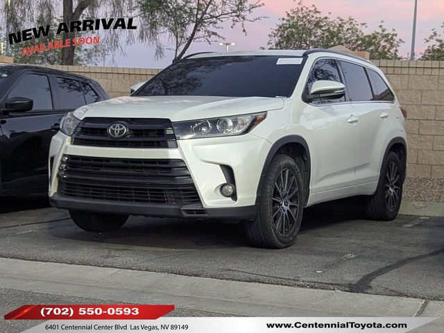 2017 Toyota Highlander SE FWD photo