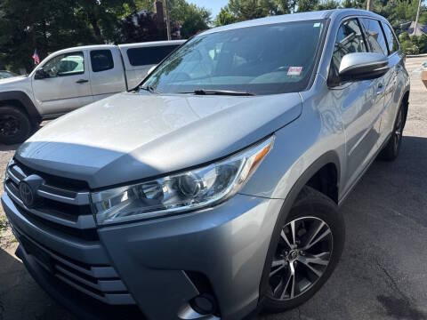 2017 Toyota Highlander LE Plus AWD photo