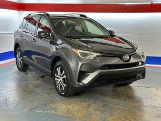 2018 Toyota RAV4 LE AWD photo