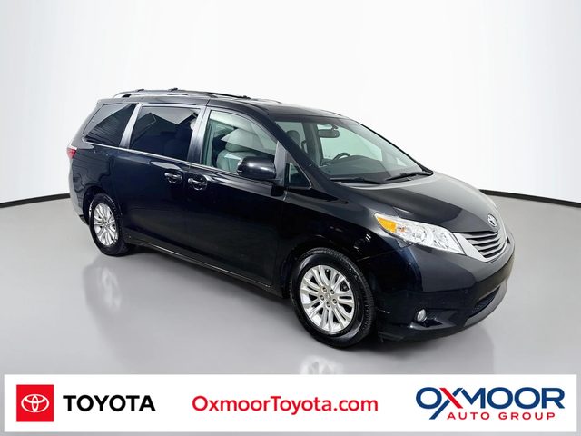 2017 Toyota Sienna XLE Premium FWD photo
