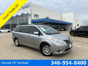 2017 Toyota Sienna XLE FWD photo