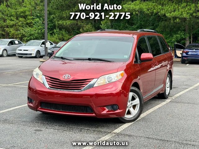 2017 Toyota Sienna LE FWD photo