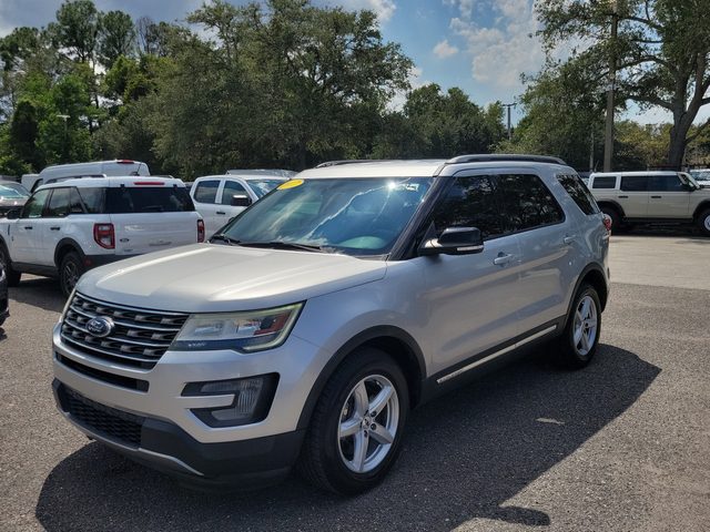 2017 Ford Explorer XLT FWD photo