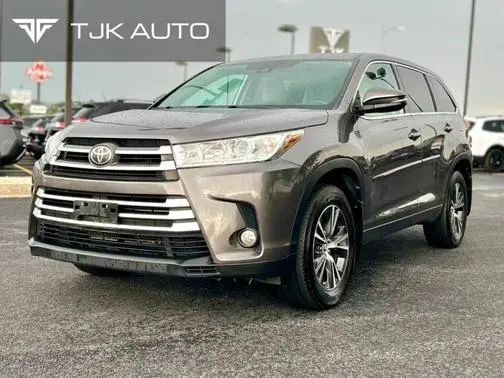 2018 Toyota Highlander LE Plus AWD photo