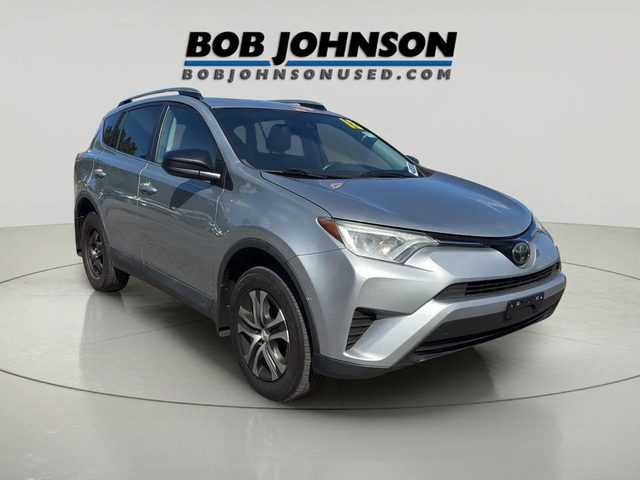 2018 Toyota RAV4 LE AWD photo