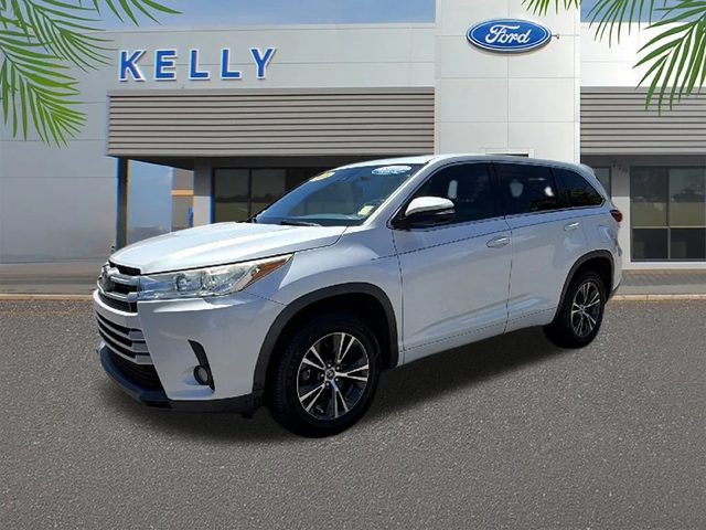 2018 Toyota Highlander LE Plus FWD photo
