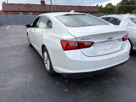 2017 Chevrolet Malibu LT FWD photo