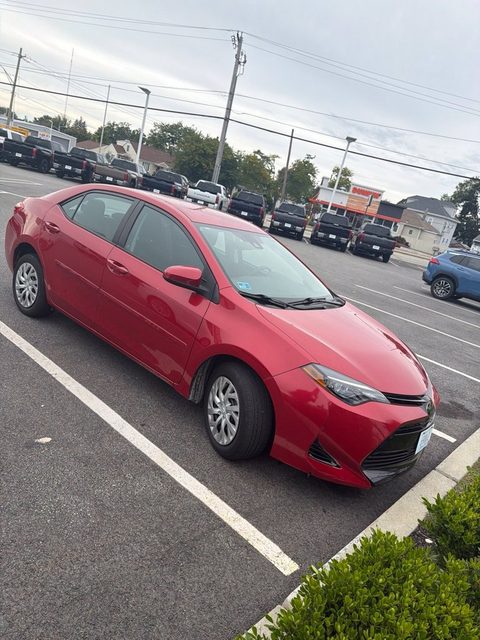 2018 Toyota Corolla LE FWD photo