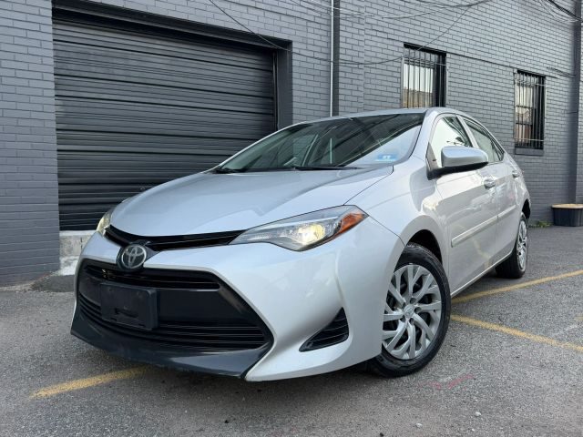 2018 Toyota Corolla LE FWD photo