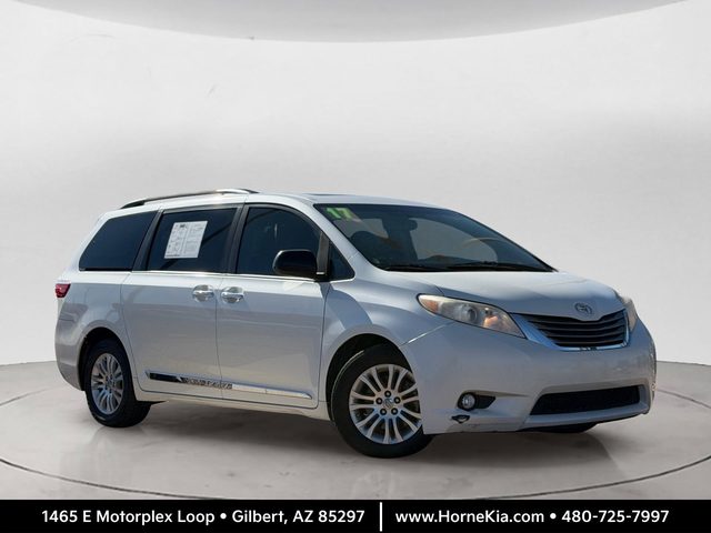 2017 Toyota Sienna XLE FWD photo