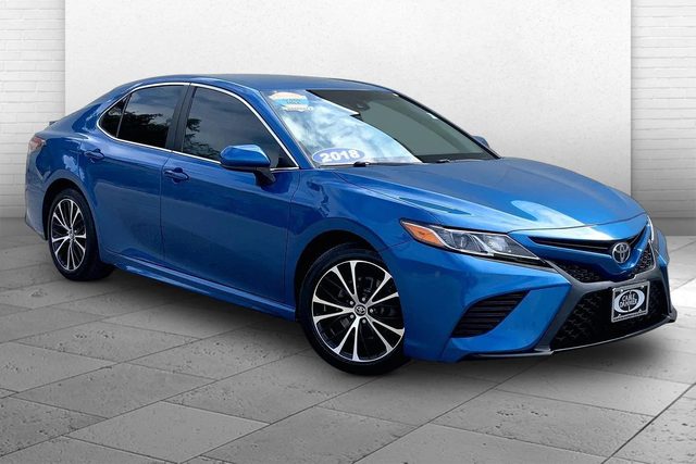 2018 Toyota Camry SE FWD photo