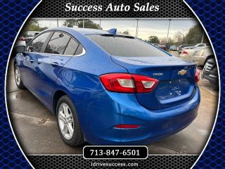 2018 Chevrolet Cruze LT FWD photo