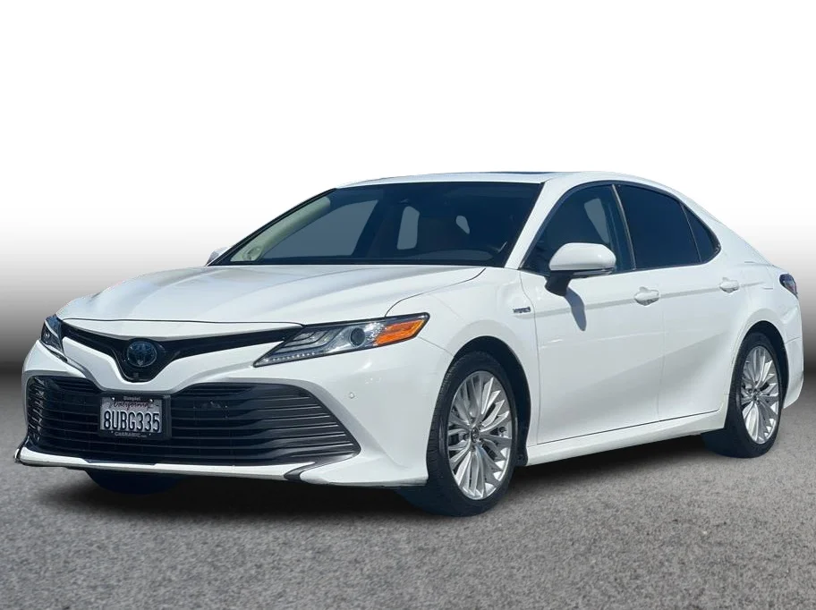 2018 Toyota Camry Hybrid XLE FWD photo