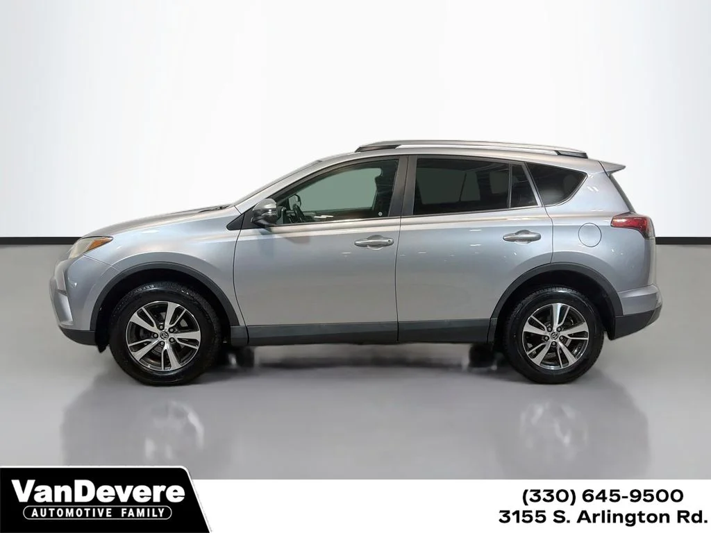2017 Toyota RAV4 XLE AWD photo