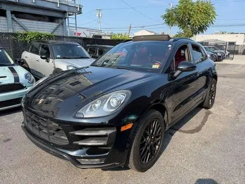 2018 Porsche Macan Turbo AWD photo