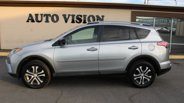 2018 Toyota RAV4 LE FWD photo