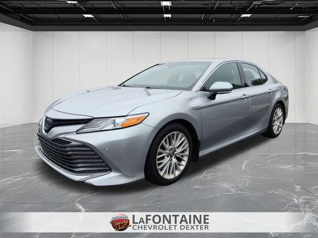 2018 Toyota Camry Hybrid XLE FWD photo