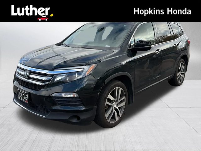 2017 Honda Pilot Touring AWD photo