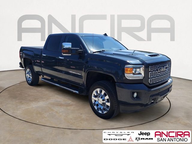 2018 GMC Sierra 2500HD Denali 4WD photo