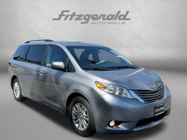 2017 Toyota Sienna XLE FWD photo