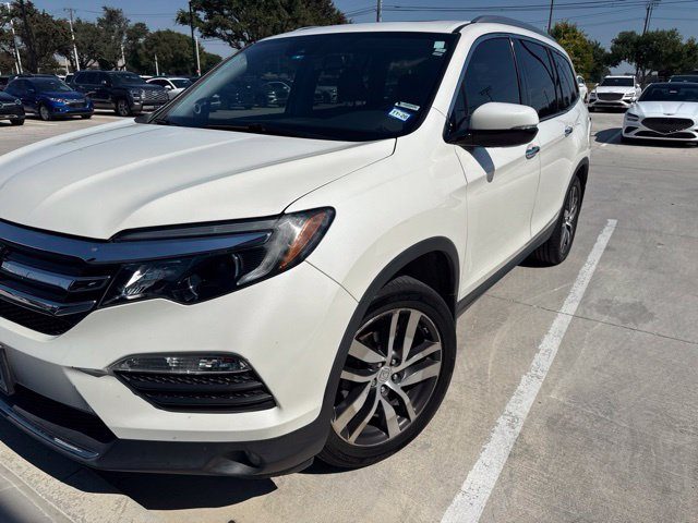 2017 Honda Pilot Touring FWD photo
