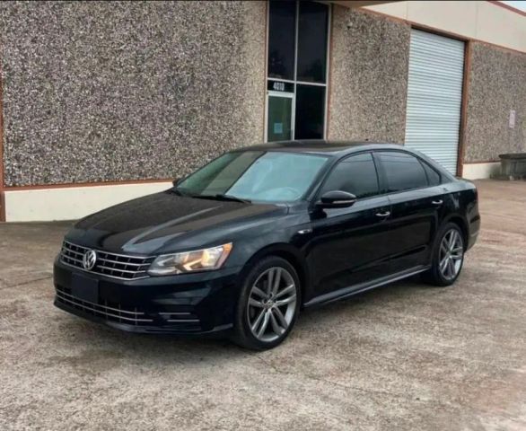 2018 Volkswagen Passat R-Line FWD photo