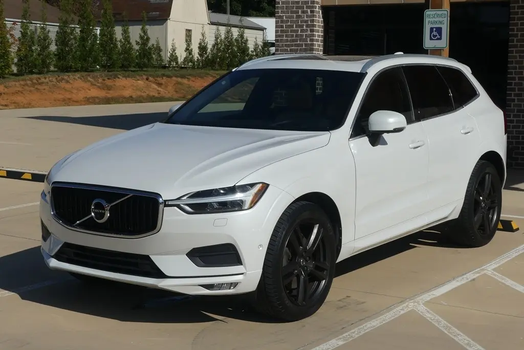 2018 Volvo XC60 Momentum AWD photo