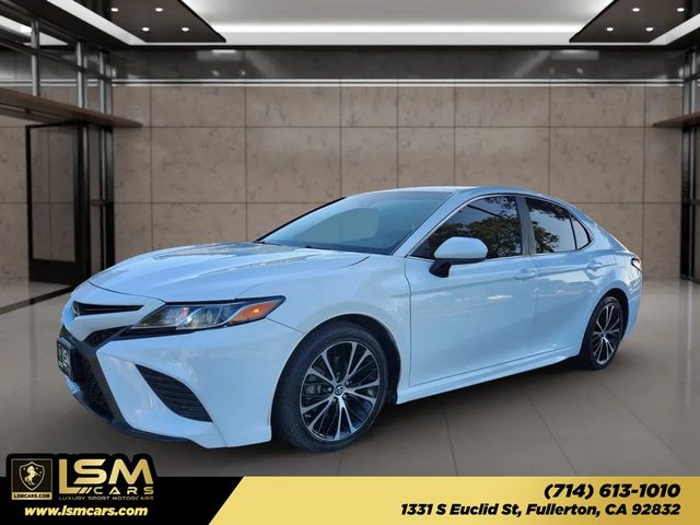 2018 Toyota Camry Hybrid SE FWD photo