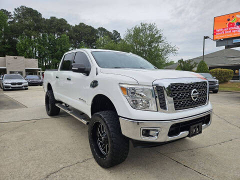 2017 Nissan Titan SV RWD photo
