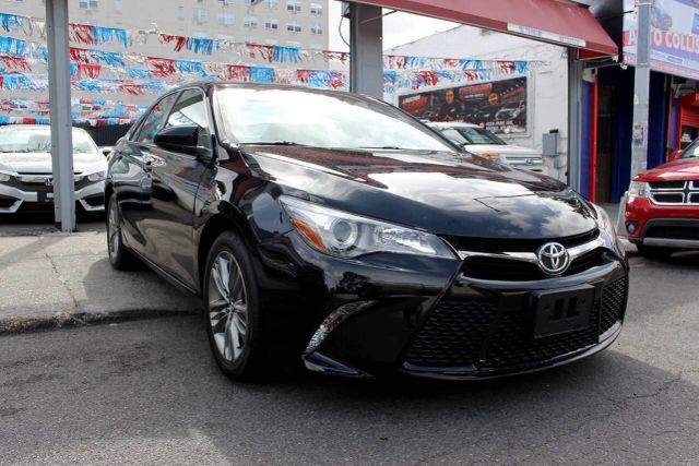 2018 Toyota Camry SE FWD photo
