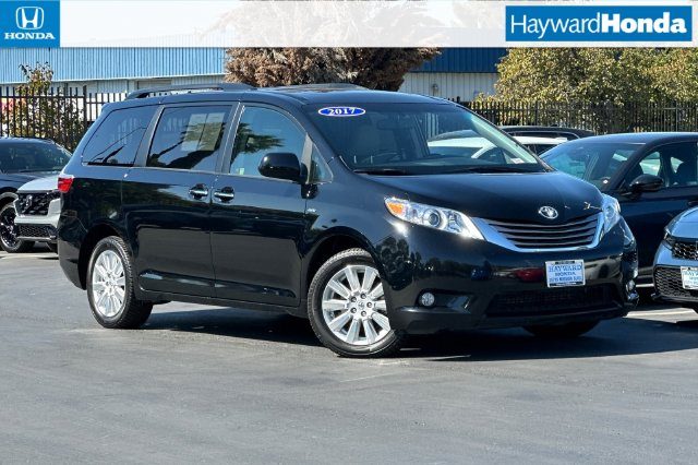 2017 Toyota Sienna XLE AWD photo