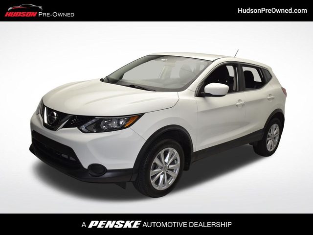 2017 Nissan Rogue Sport S FWD photo