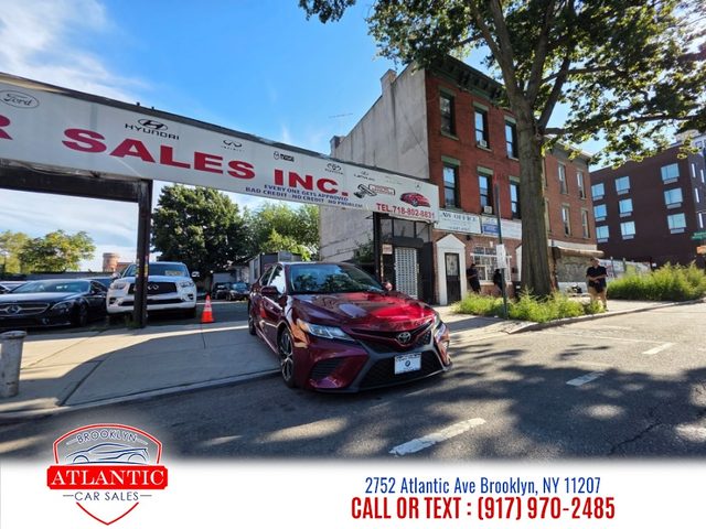 2018 Toyota Camry SE FWD photo