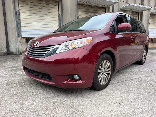 2017 Toyota Sienna XLE Premium FWD photo