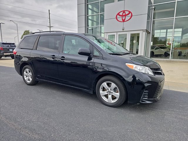 2018 Toyota Sienna LE FWD photo