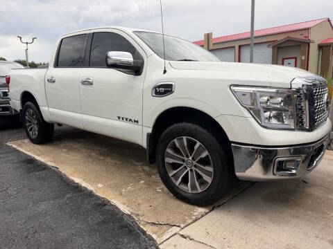 2017 Nissan Titan SL 4WD photo