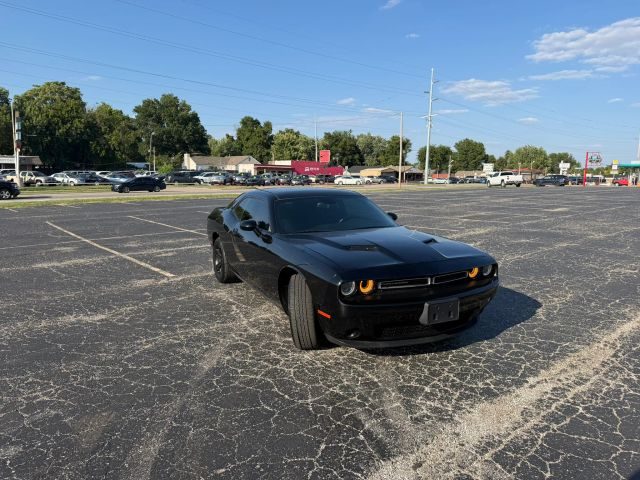 2016 Dodge Challenger SXT RWD photo