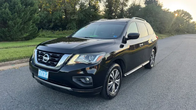 2017 Nissan Pathfinder SV 4WD photo
