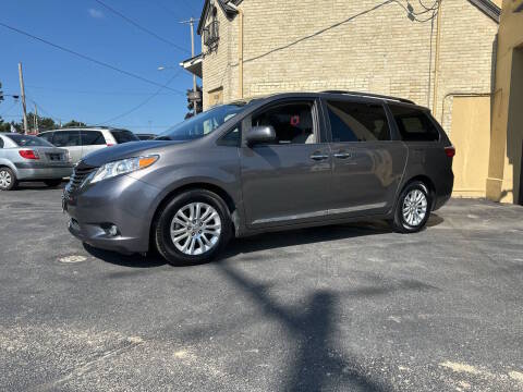 2017 Toyota Sienna XLE FWD photo