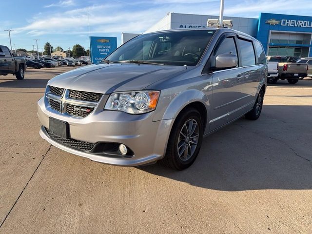 2017 Dodge Grand Caravan SXT FWD photo
